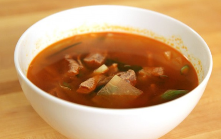 3 Sup Korea Berbahan Daging Sapi yang Membuatmu Hangat di Musim Hujan